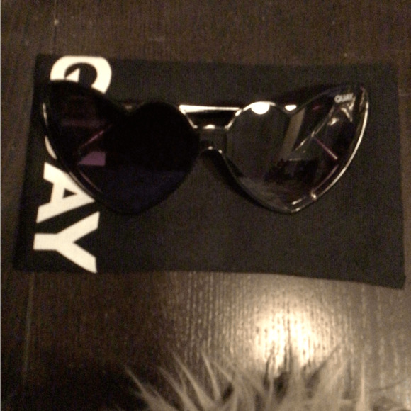 NEW! Super rare Quay Australia Black Cat-Eye Sunglasses main image 6